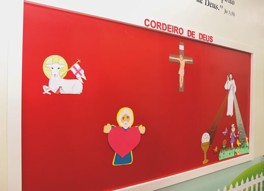 QUERIGMA - Mural da Creche representando o Cordeiro de Deus