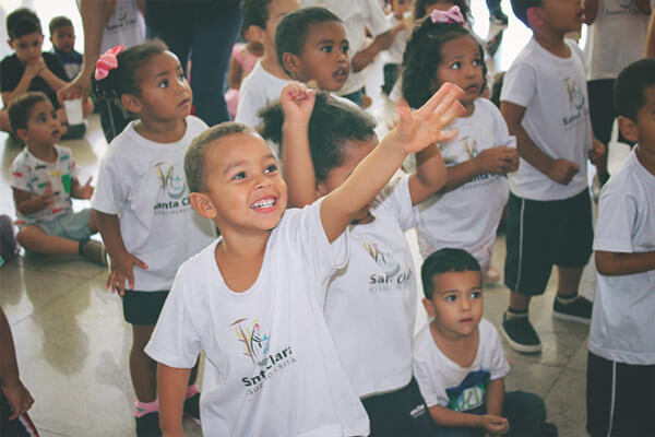 Crianças se divertindo na Festa de Nossa Senhora Aparecida