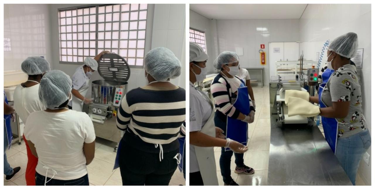 Sra. Maria Aparecida embala os pastéis e alunas acompanham elaboração de etiquetas.